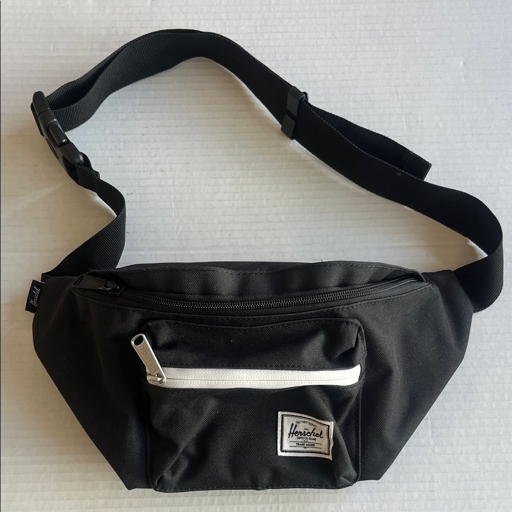 Herschel Supply Co Black Fanny Pack Waist Belt Bag Crossbody